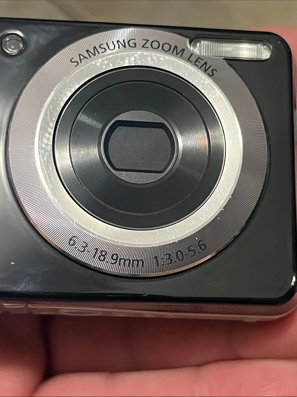 Samsung Digital Camera Black Compact Point-and-Shoot with Carry Case & charger